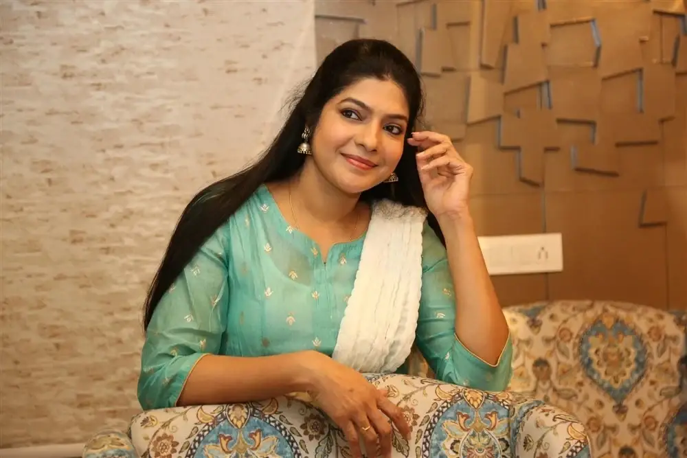 Indian Actress Vasuki at Anni Manchi Sakunamule Movie Interview